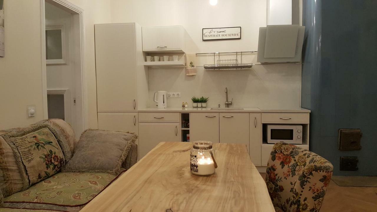 Modern History Apartment Talin Exterior foto