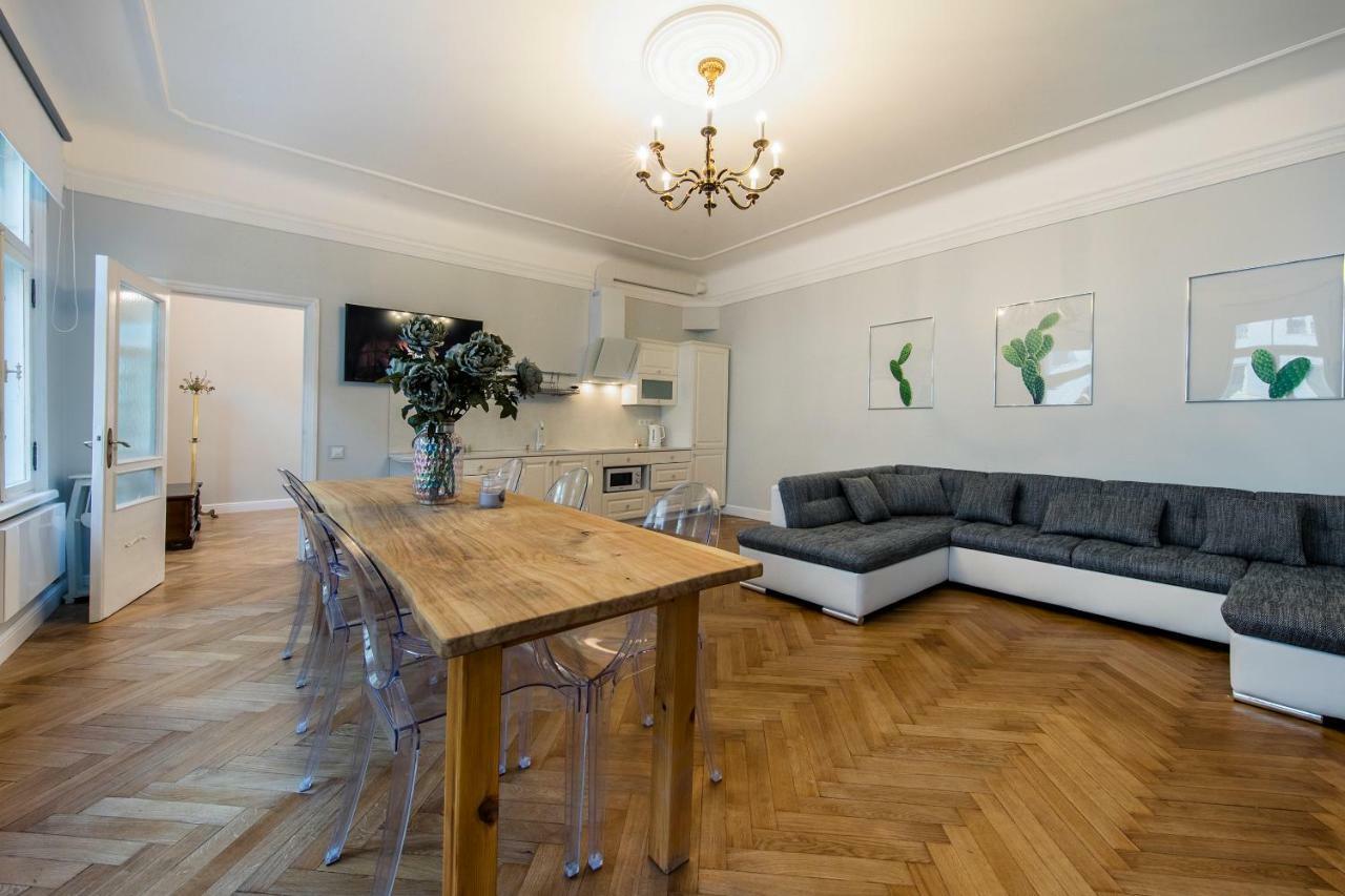 Modern History Apartment Talin Exterior foto