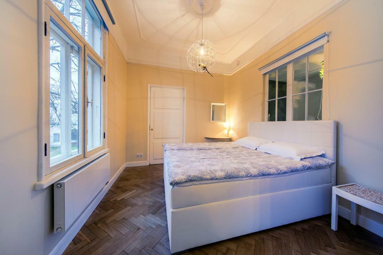 Modern History Apartment Talin Exterior foto