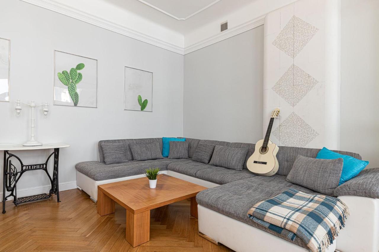 Modern History Apartment Talin Exterior foto