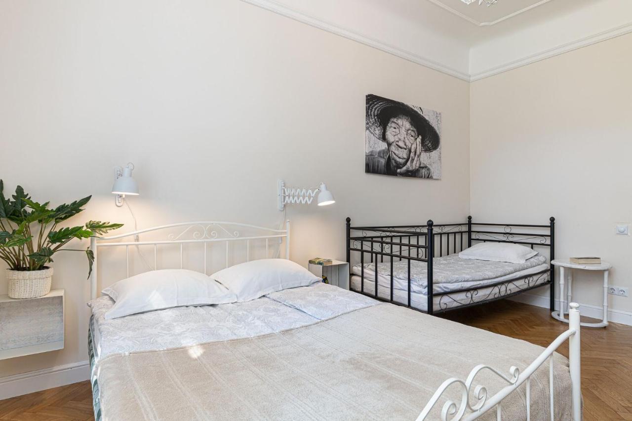 Modern History Apartment Talin Exterior foto